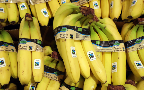 Bei Bananen ist die Nachfrage zuletzt besonders rasant gestiegen. - Foto: Wolfgang Kumm/dpa