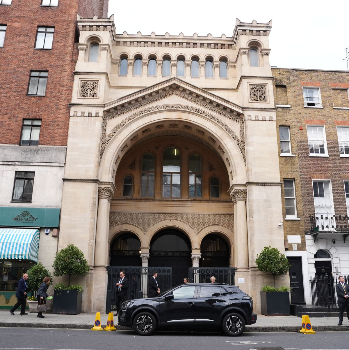 Nach dem Angriff vor einer Synagoge in Manchester geht die Polizei von Terror aus.  - Foto: Jonathan Brady/PA Wire/dpa