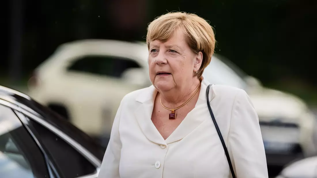 Merkel geht hart mit der AfD ins Gericht. (Archivbild) - Bild: Christoph Soeder/dpa
