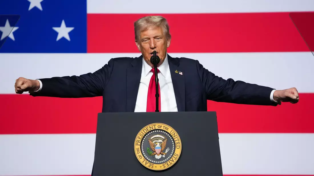Trump wünscht, dass die Unis verbieten, was «konservative Ideen bestrafen, herabsetzen oder sogar Gewalt gegen sie anstiften könnte».   - Bild: Andrew Harnik/Pool Getty Images North America/AP/dpa