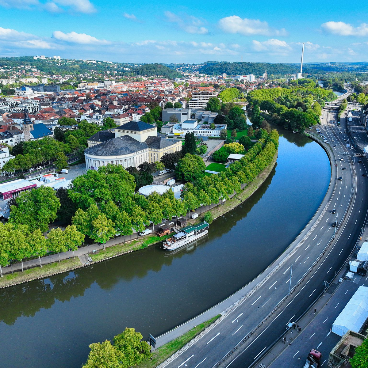 In Saarbrücken laufen seit Tagen die Vorbereitungen für die Feier am Tag der Deutschen Einheit. (Archivbild) - Foto: Laszlo Pinter/dpa