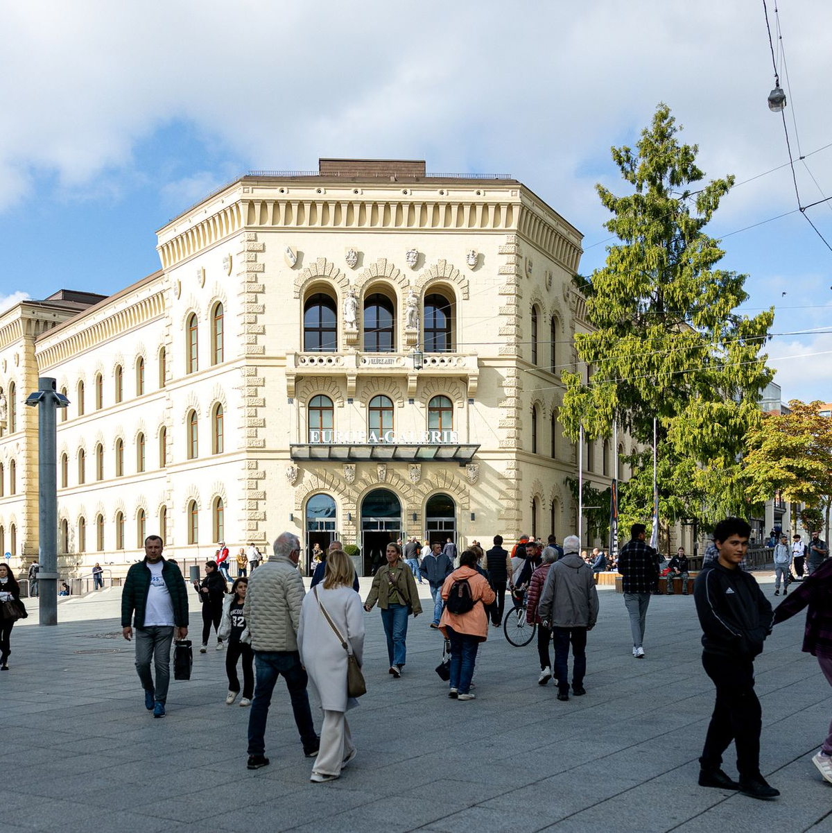 Ein Bürgerfest begleitet den offiziellen Festakt am Tag der Deutschen Einheit. (Archivbild) - Foto: Laszlo Pinter/dpa