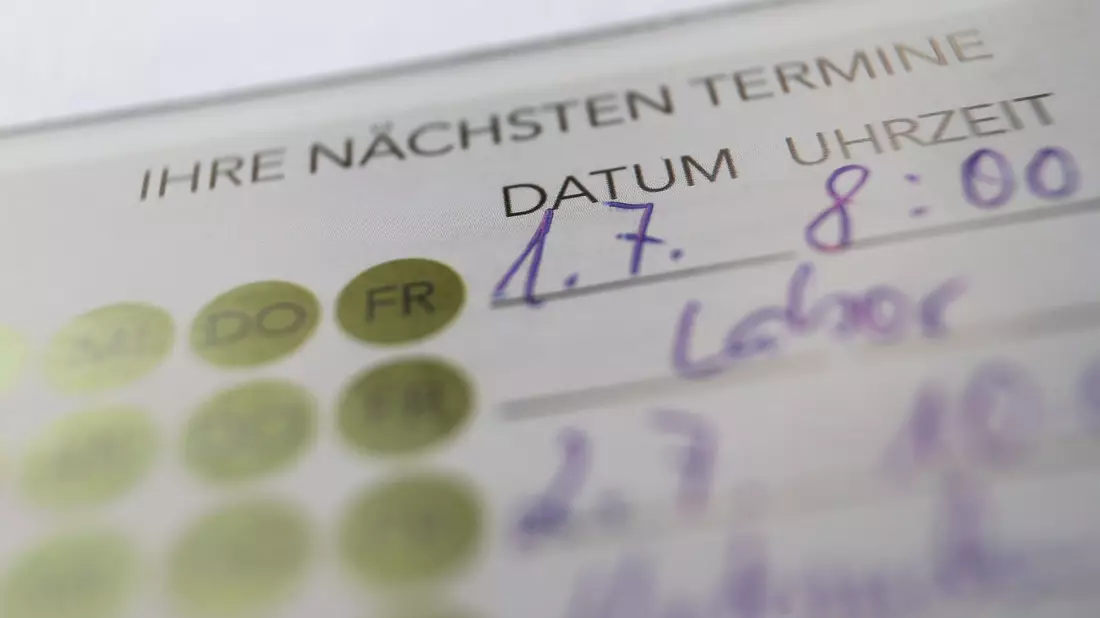 Termine bei Fachärzten bekommen viele Kassenpatienten erst nach Wochen. (Archivbild)  - Bild: Karl-Josef Hildenbrand/dpa