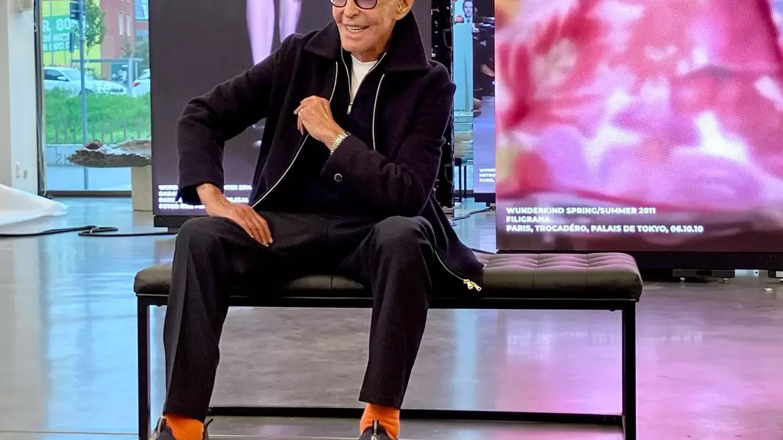 Wolfgang Joop ist mehr als ein Modedesigner - das zeigt er in einer Ausstellung über sein Lebenswerk im Kunstraum Potsdam.  - Bild: Monika Wendel/dpa