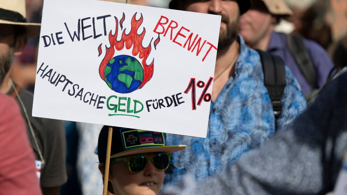 Die Unterstützung für Bewegungen für «Fridays for Future» ist einer Umfrage zufolge leicht gesunken. (Archivbild) - Foto: Boris Roessler/dpa