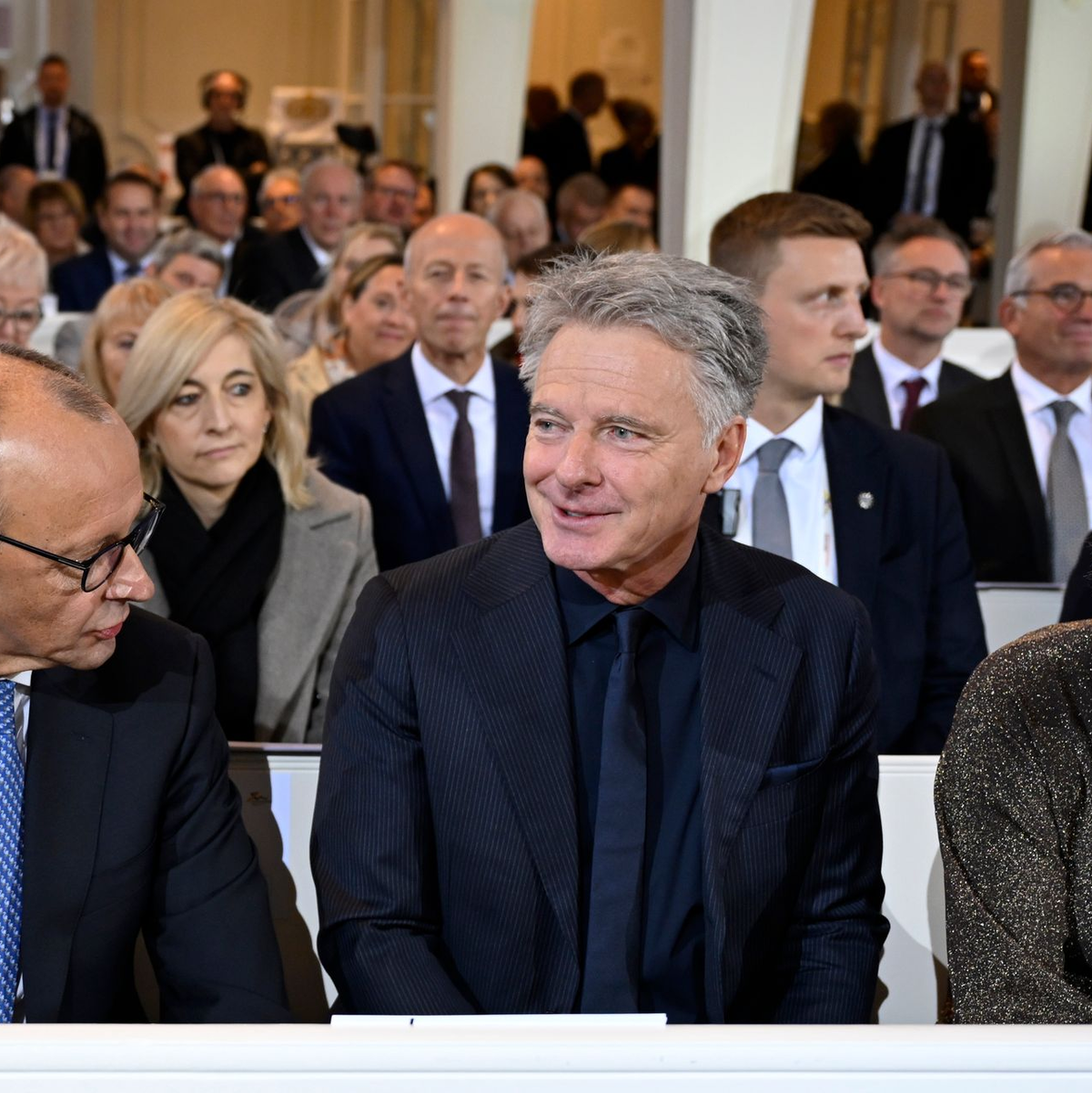 Präsident Macron schlägt in seiner Rede einen weiten Bogen. - Foto: Jean-Christophe Verhaegen/POOL AFP/dpa