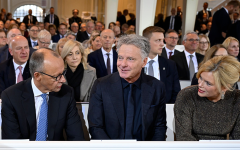 Präsident Macron schlägt in seiner Rede einen weiten Bogen. - Foto: Jean-Christophe Verhaegen/POOL AFP/dpa