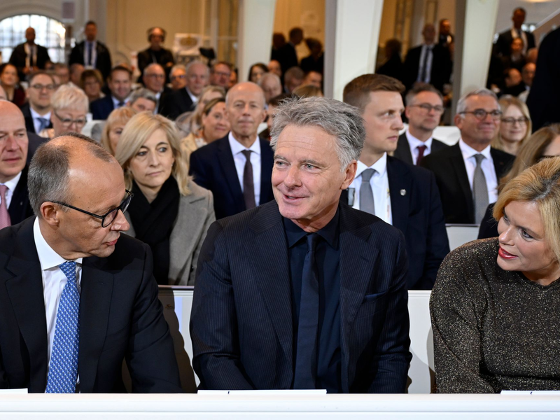 Präsident Macron schlägt in seiner Rede einen weiten Bogen. - Foto: Jean-Christophe Verhaegen/POOL AFP/dpa