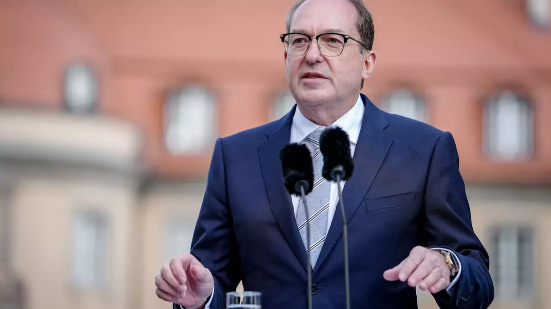 Bundesinnenminister Alexander Dobrindt (CSU) will im Kampf gegen Drohnen auch die Bundeswehr einsetzen. (Archivbild) - Bild: Kay Nietfeld/dpa