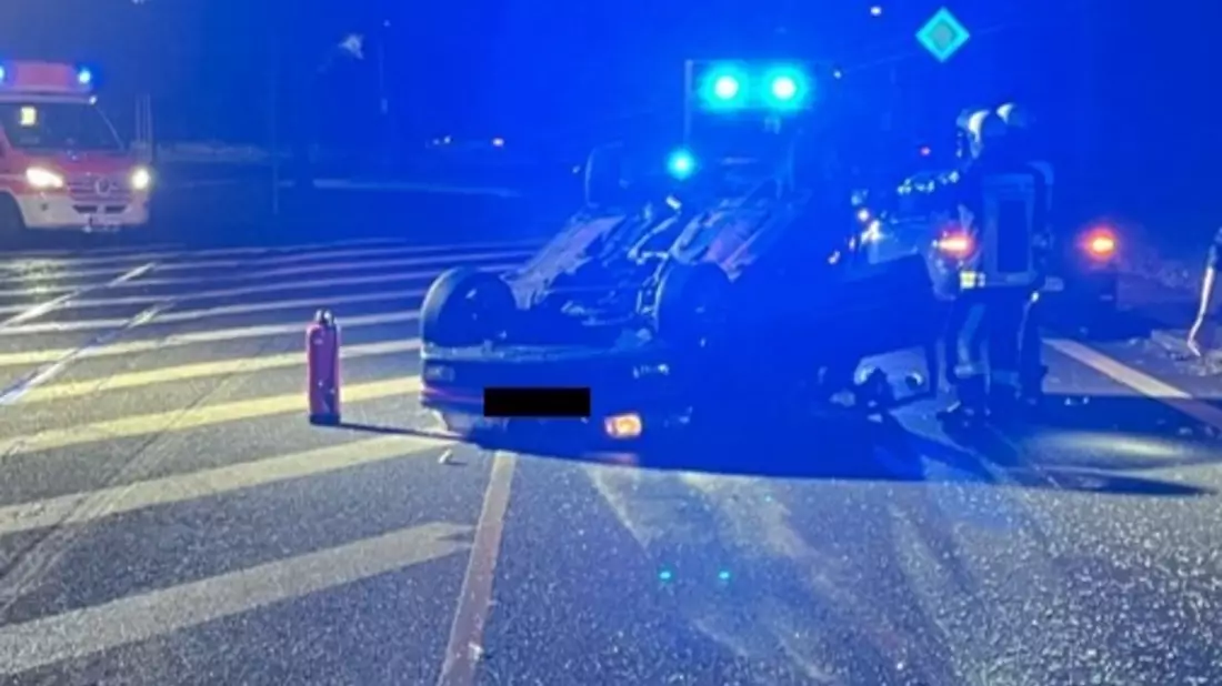 POL-BO: Verkehrsunfall in Bochum-Harpen - Fahrzeug überschlägt sich - Bild: presseportal.de