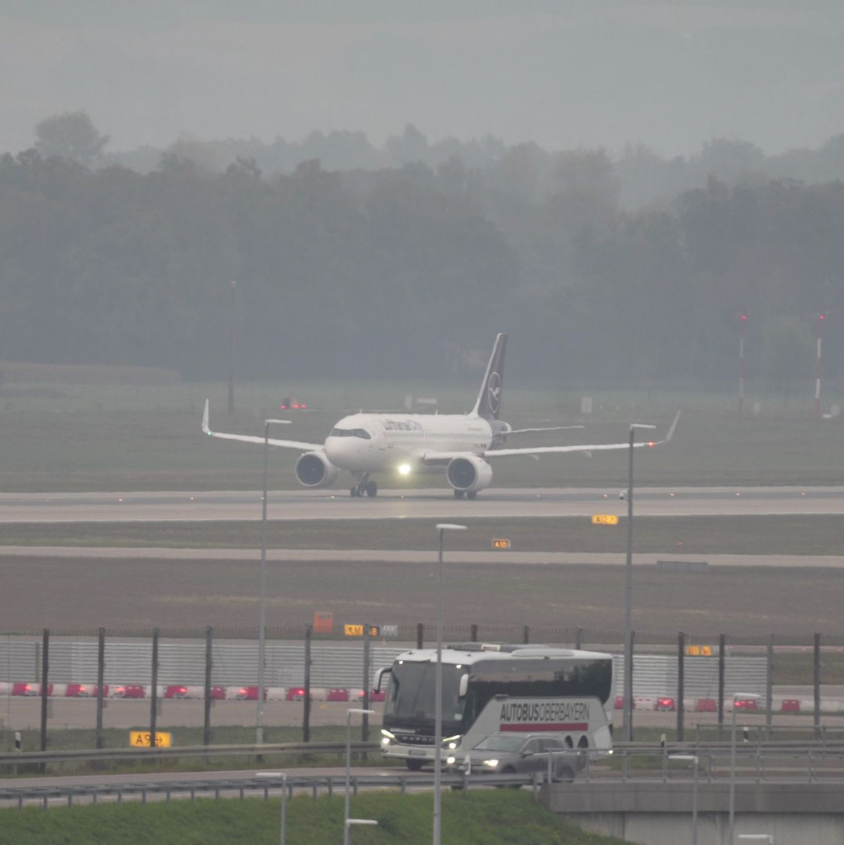 Reisende müssen aber weiter mit Verzögerungen rechnen. - Foto: Enrique Kaczor/onw-images/dpa