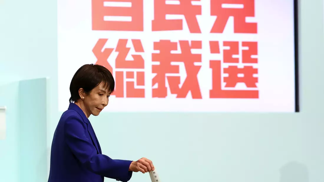 Sanae Takaichi übernimmt als erste Frau den Vorsitzt der regierenden LDP. - Bild: Kim Kyung-Hoon/Pool Reuters/AP/dpa