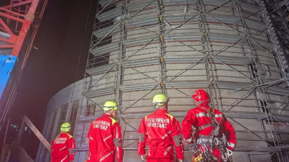 FW Konstanz: Gemeinsame Übung der Absturzsicherung und Höhenrettung - Bild: presseportal.de