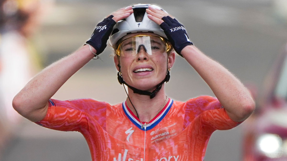 Demi Vollering sorgt für den nächsten niederländischen EM-Sieg. - Foto: Peter Dejong/AP/dpa