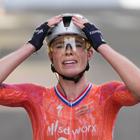 Demi Vollering sorgt für den nächsten niederländischen EM-Sieg. - Foto: Peter Dejong/AP/dpa