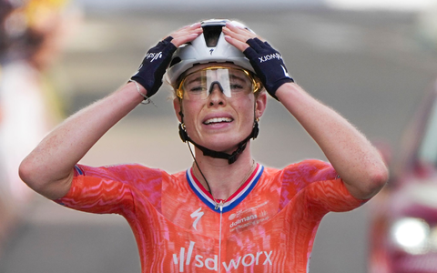 Demi Vollering sorgt für den nächsten niederländischen EM-Sieg. - Foto: Peter Dejong/AP/dpa