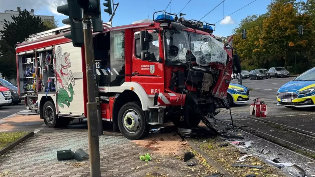 FW-EN: Löschfahrzeug kollidiert mit Straßenbahn - Bild: presseportal.de