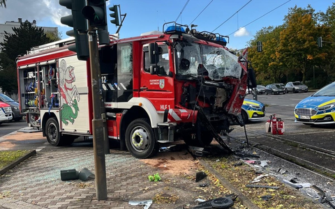 FW-EN: Löschfahrzeug kollidiert mit Straßenbahn - Foto: presseportal.de