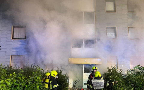 FW Bergheim: ERSTMELDUNG: Kellerbrand in Mehrfamilienhaus - Einsatz in Bergheim dauert an - Foto: presseportal.de