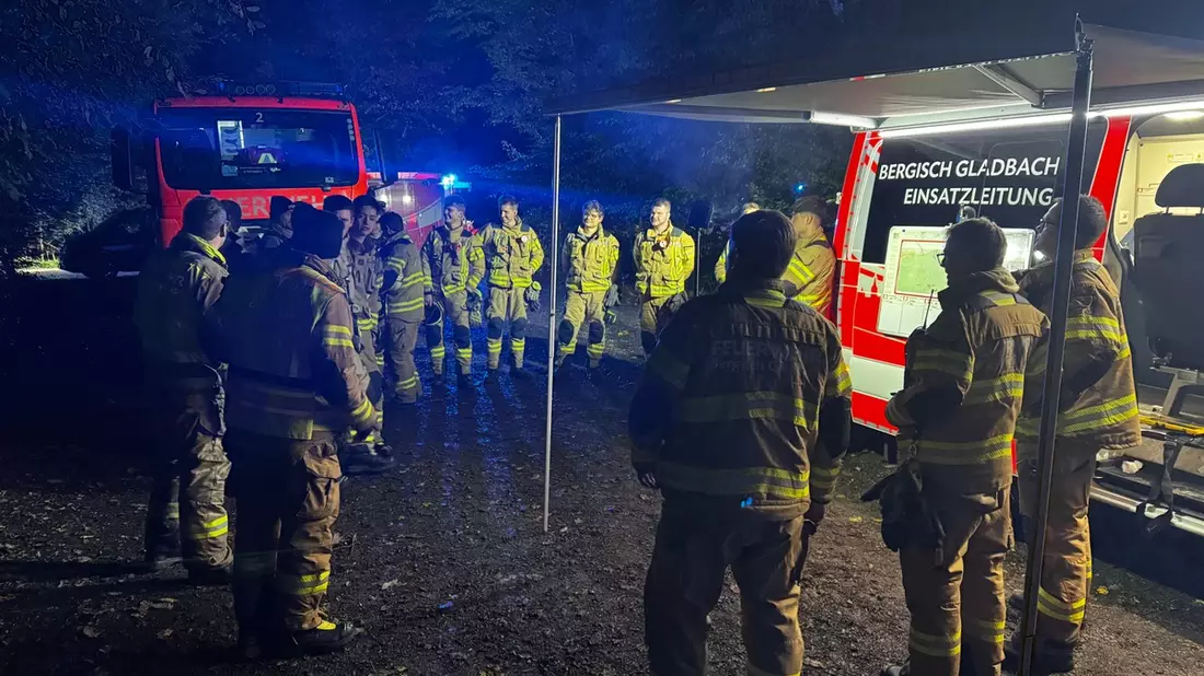 FW-GL: Person im Königsforst vermisst - Feuerwehr und Polizei mit großem Kräfteaufwand im Sucheinsatz - Bild: presseportal.de