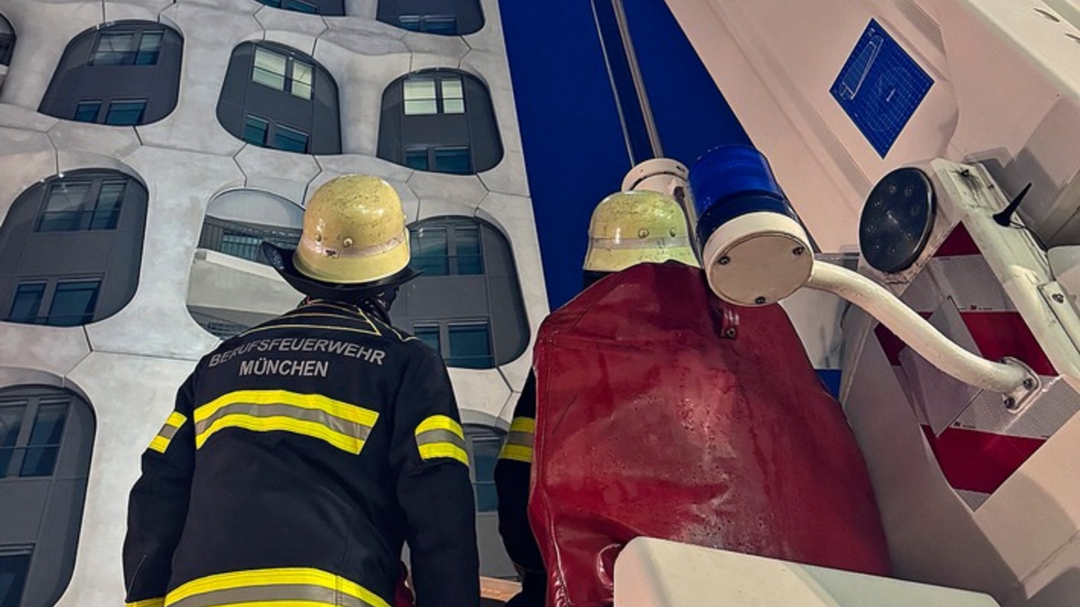 FW-M: Du kriegst die Tür nicht - auf (Freiham) - Foto: presseportal.de