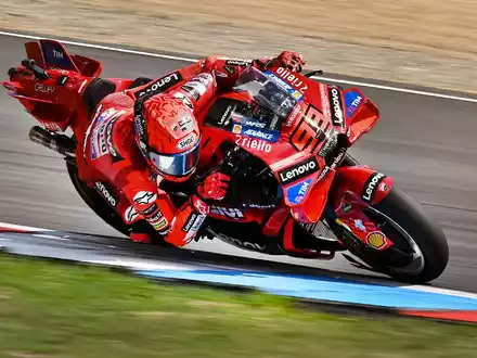 Jüngst erst das Titel-Comeback, nun verletzt: Weltmeister Marc Márquez (Archivbild). - Foto: Pavlíèek Luboš/CTK/dpa