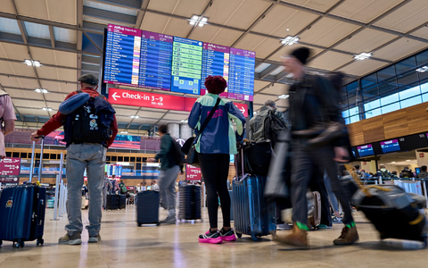 Der Hackerangriff legte am BER elektronische Systeme lahm, die für die Passagier- und Gepäckabfertigung genutzt werden. (Archivbild)  - Foto: Michael Ukas/dpa