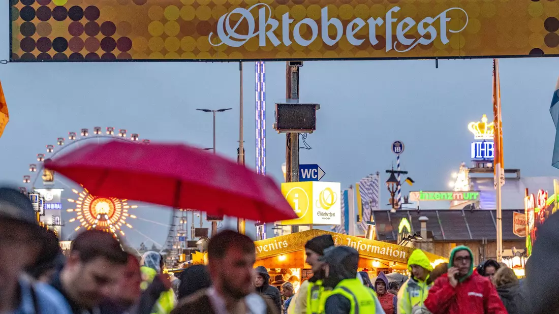6,5 Millionen Menschen haben nach offiziellen Angaben das Oktoberfest besucht. - Bild: Armin Weigel/dpa