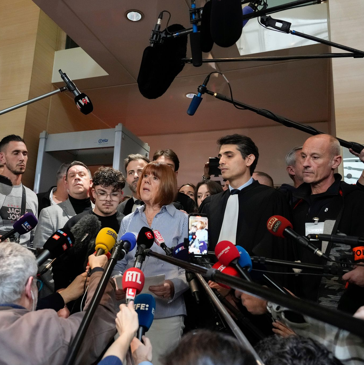 Einer der 51 Verurteilten im Fall Pelicot geht in Berufung (Archivbild). - Foto: Lewis Joly/AP/dpa