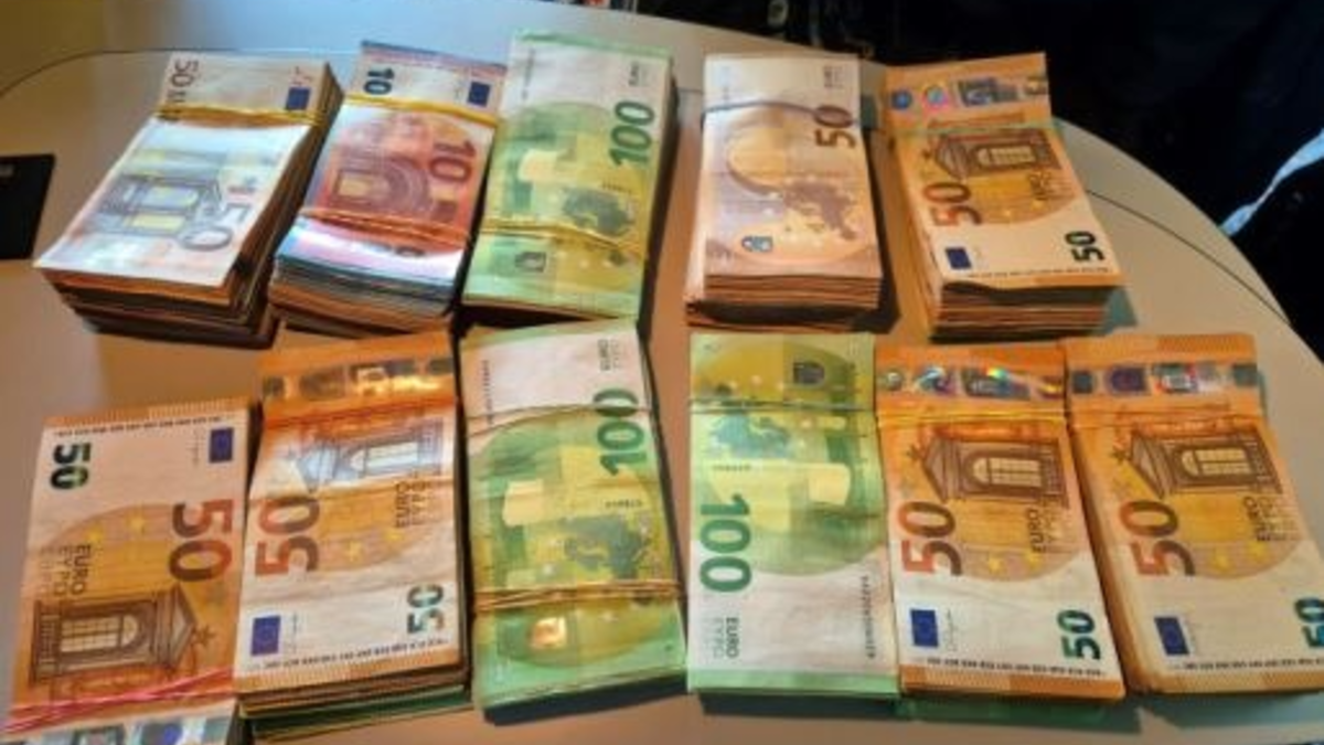 HZA-P: Potsdamer Zoll entdeckt über 100.000 Euro Bargeld bei einer Fahrzeugkontrolle auf der B 1 /Landespolizei Brandenburg nimmt Ermittlungen auf - Foto: presseportal.de