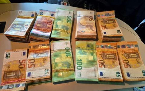 HZA-P: Potsdamer Zoll entdeckt über 100.000 Euro Bargeld bei einer Fahrzeugkontrolle auf der B 1 /Landespolizei Brandenburg nimmt Ermittlungen auf - Foto: presseportal.de