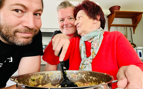 Katholischer Medienpreis 2025 für Sascha Gröhl / Sonderpreis der Jury für die Dokumentation Herbstresidenz mit Tim Mälzer und André Dietz - Foto: presseportal.de