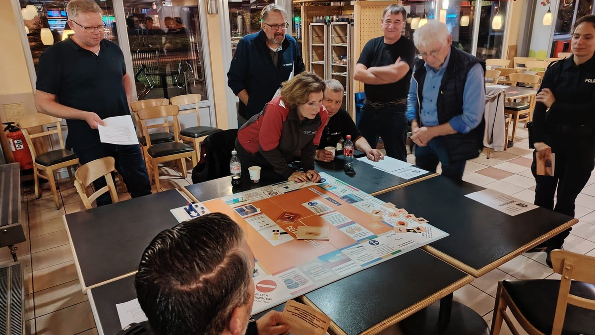 POL-ROW: ++ 224. Fernfahrerstammtisch ++ ADR - Gefahrgut 2025: Neuerungen & Praxiseinblicke ++ - Foto: presseportal.de