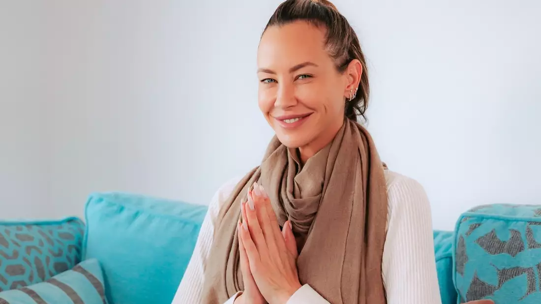 Spirituelle Impulse und persönliche Begegnung: Alessandra Meyer-Wölden präsentiert Orakeldeck auf der Frankfurter Buchmesse - Bild: presseportal.de