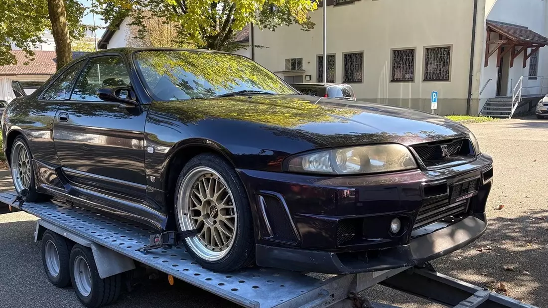 HZA-UL: Sportwagen aus der Schweiz verzollt/Nissan Skyline für 50.000 Euro - Bild: presseportal.de