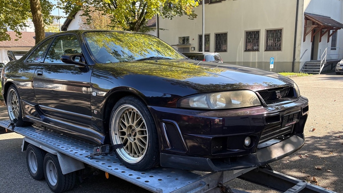 HZA-UL: Sportwagen aus der Schweiz verzollt/Nissan Skyline für 50.000 Euro - Foto: presseportal.de