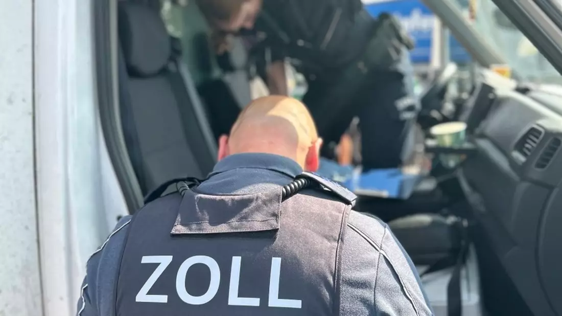 HZA-HN: Schmuggel von mobilen Endgeräten aus der Schweiz aufgedeckt - Bild: presseportal.de