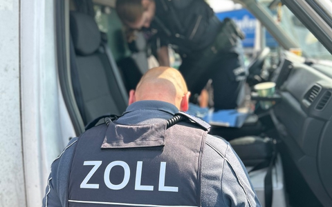 HZA-HN: Schmuggel von mobilen Endgeräten aus der Schweiz aufgedeckt - Foto: presseportal.de