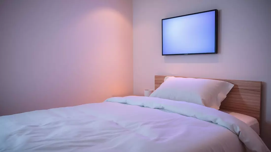 Smartphone im Bett: Studie zeigt 60 Prozent höheres Schlaflosigkeits-Risiko - Bild: über boerse-global.de
