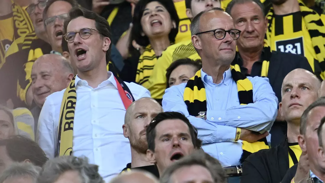 Als Besucher eines BVB-Spiels im Mai 2023: Bundeskanzler Friedrich Merz. (Archiv) - Bild: Bernd Thissen/dpa