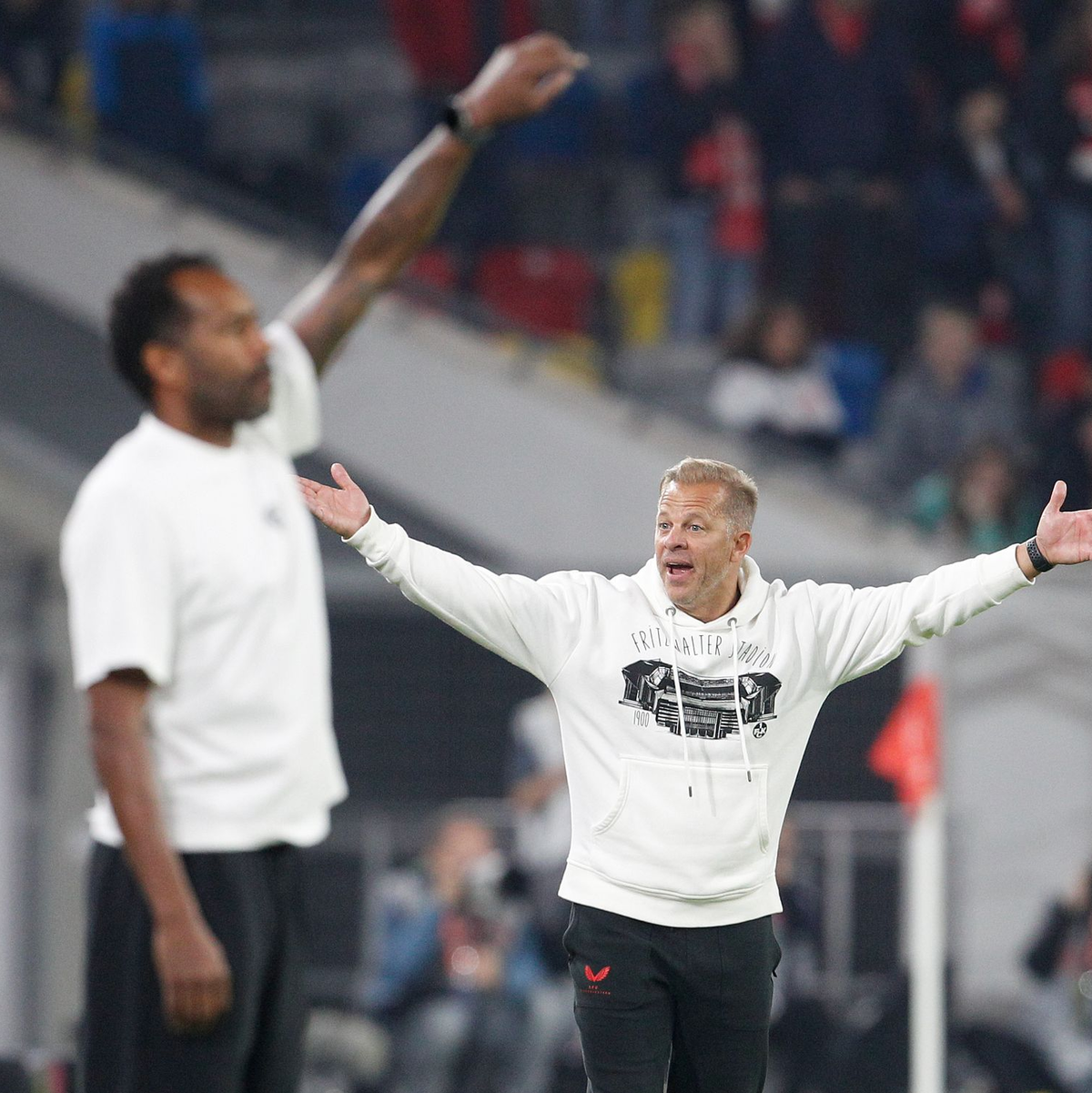 Markus Anfang (r) wird bei Fortuna Düsseldorf Nachfolger von Daniel Thioune. (Archivbild)   - Foto: Roland Weihrauch/dpa