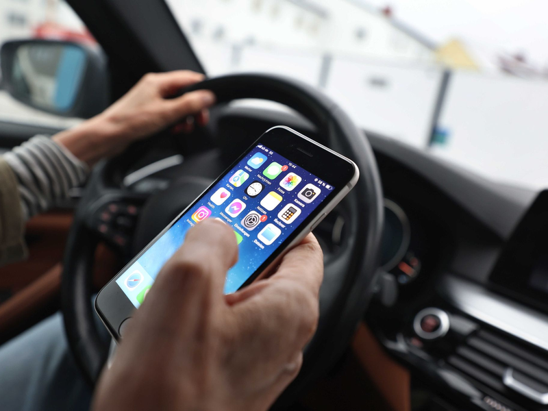 Im Blick sind in der Aktionswoche nicht nur Autofahrer, sondern auch Lastwagenfahrer und Radler. (Symbolbild) - Foto: Karl-Josef Hildenbrand/dpa/dpa-tmn