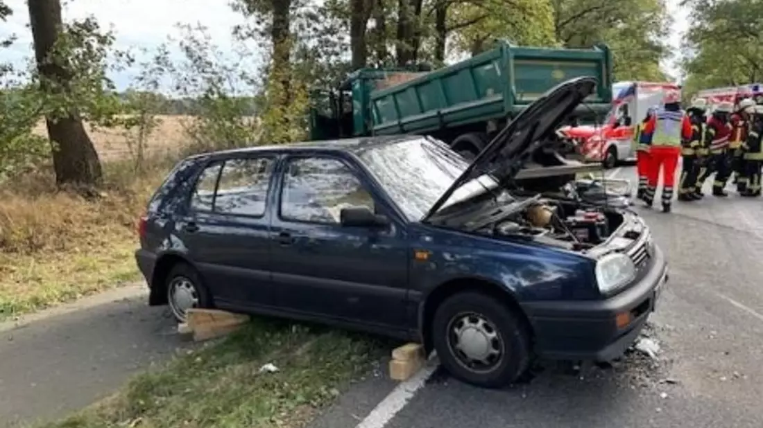 POL-ROW: ++ Schwerer Verkehrsunfall bei Bremervörde: 73-jährige Unfallbeteiligte im Krankenhaus verstorben ++ - Bild: presseportal.de