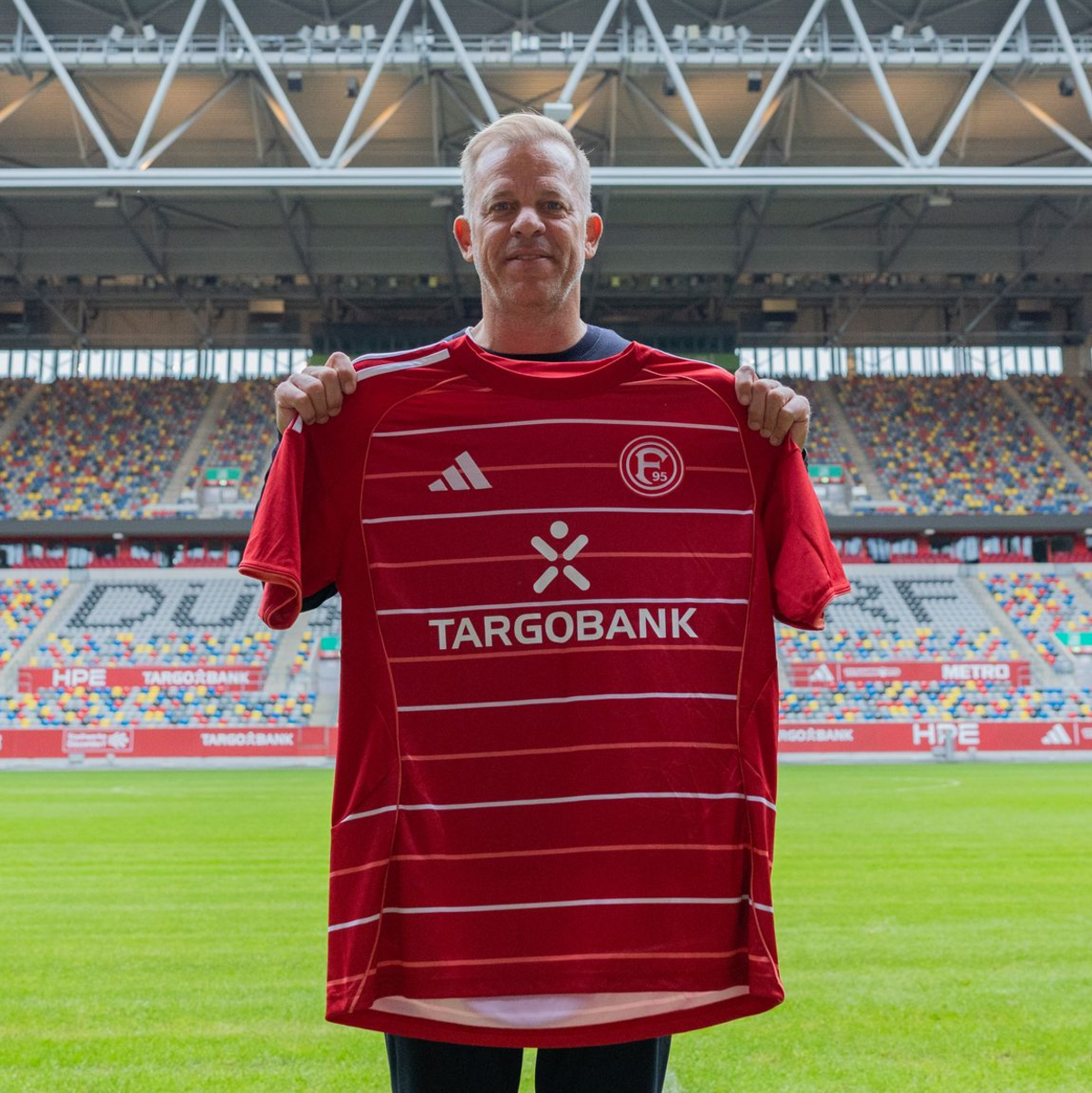 Fortuna-Sportvorstand Klaus Allofs und der neue Trainer Markus Anfang bei seiner Vorstellung. - Foto: Rolf Vennenbernd/dpa