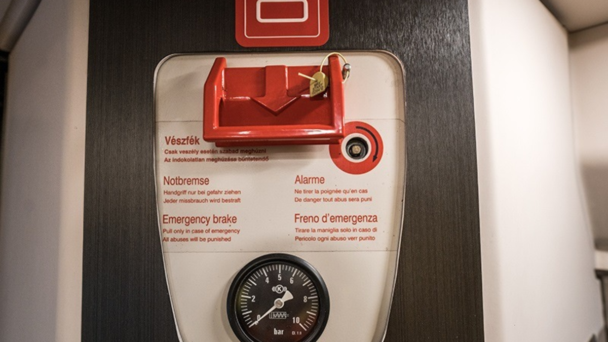 BPOLI EF: Missbrauch von Nothilfeeinrichtung in Regionalbahn - Foto: presseportal.de