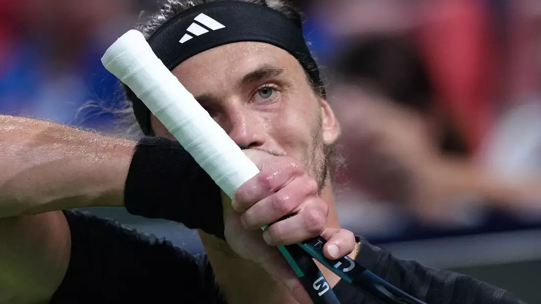 Alexander Zverev war in Shanghai am Ende seiner Kräfte. - Bild: Andy Wong/AP/dpa