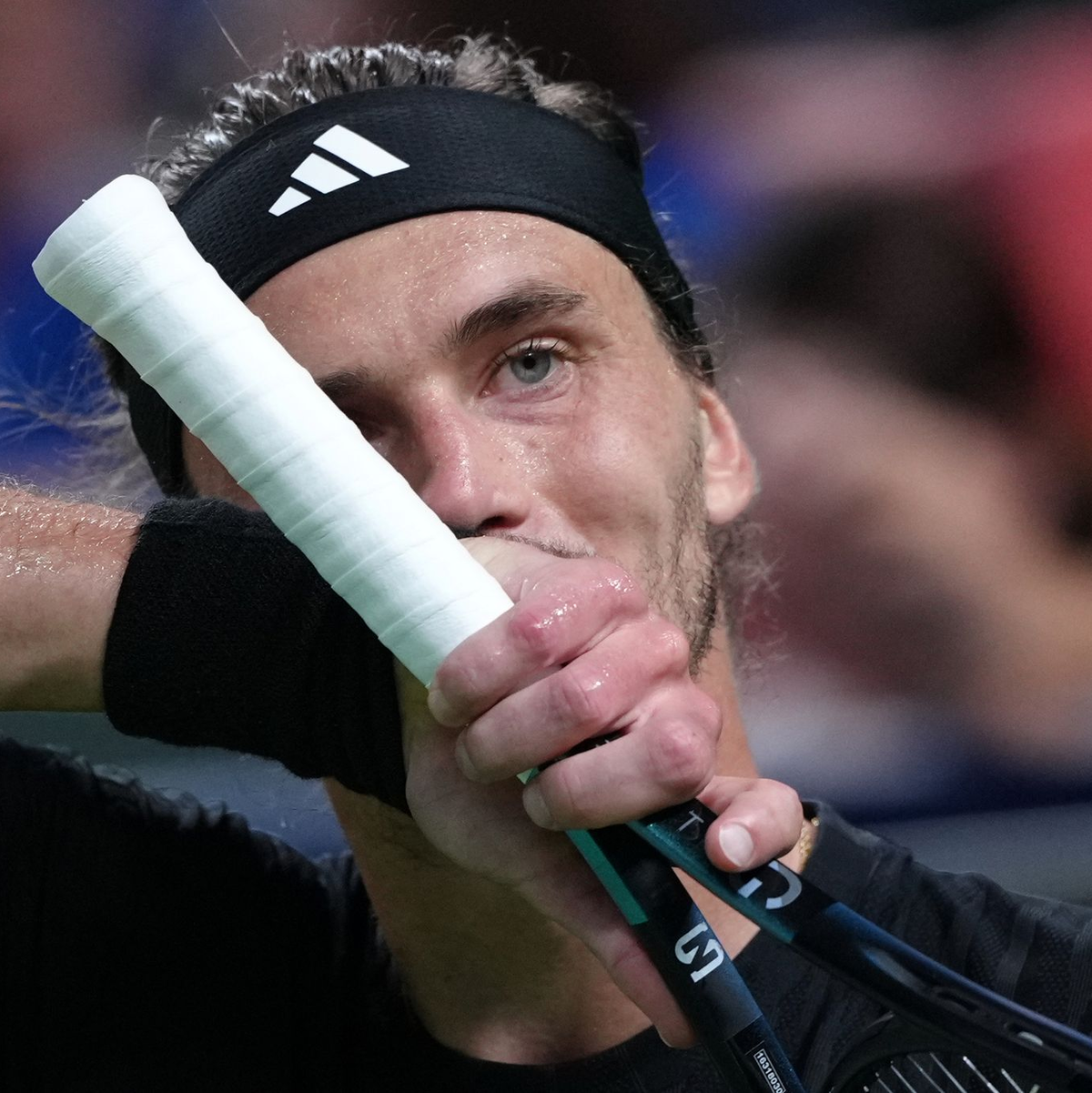 Alexander Zverev war in Shanghai am Ende seiner Kräfte. - Foto: Andy Wong/AP/dpa