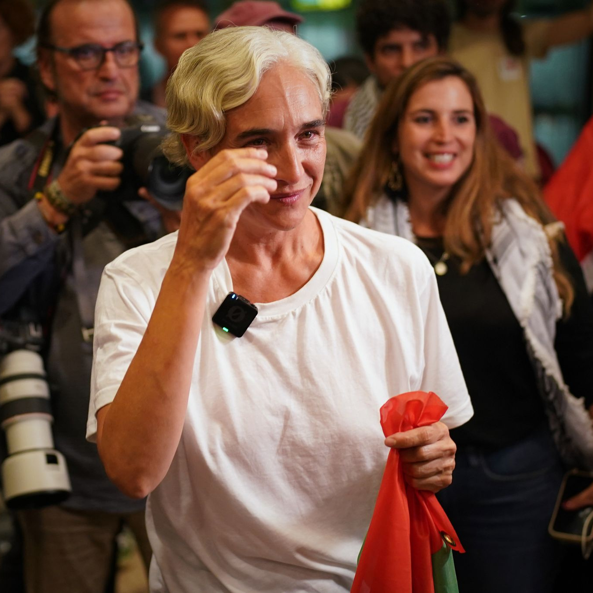 In Spanien wurden die Aktivisten mit Jubel und Gesängen empfangen. - Foto: Joan Mateu Parra/AP/dpa