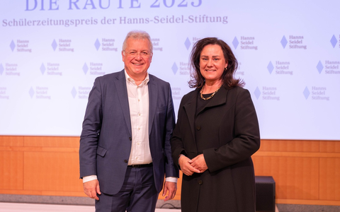DIE RAUTE - ein Statussymbol für Schülerzeitungsredaktionen / Hanns-Seidel-Stiftung verleiht Preise an Schulen / Markus Ferber: Demokratie braucht Journalismus - Foto: presseportal.de