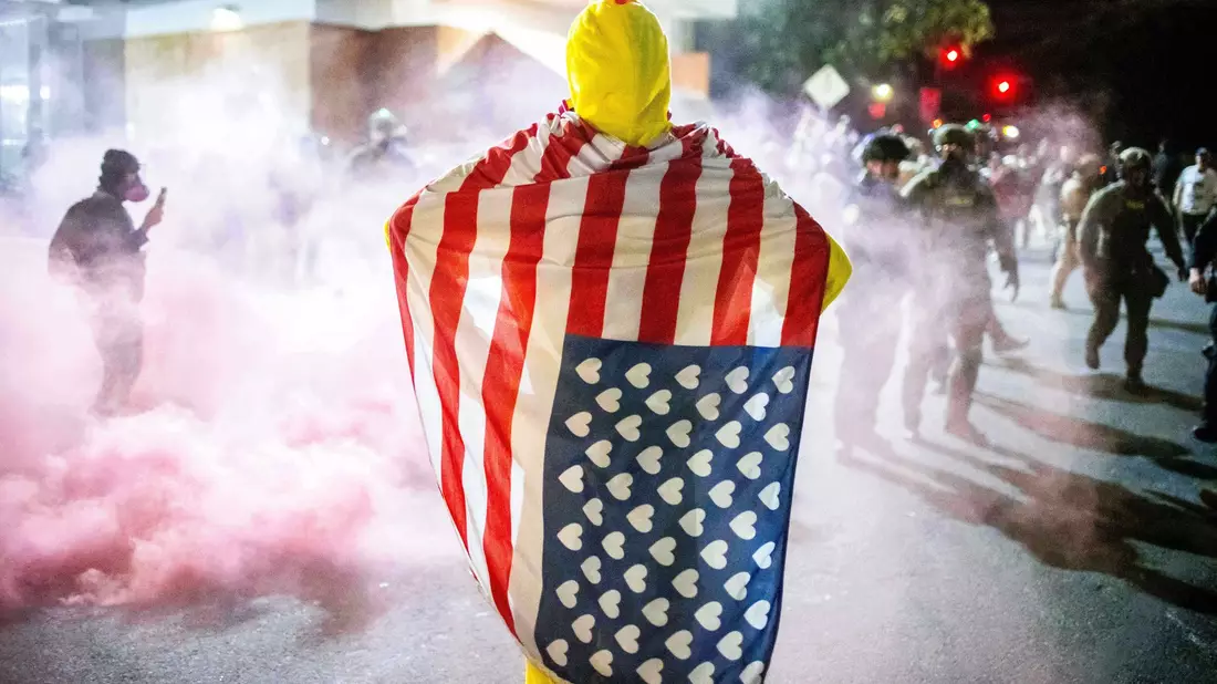Es gibt Proteste gegen die Einwanderungsbehörde ICE in Portland.  - Bild: Ethan Swope/AP/dpa